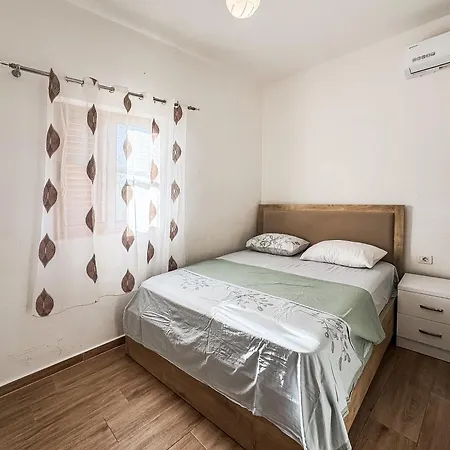 דירה 2-bedroom Apartment, 5 Min To Sea *