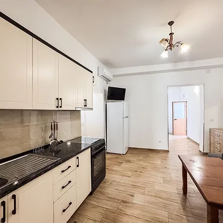 2-bedroom Apartment, 5 Min To Sea Velipojë