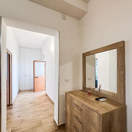 2-bedroom Apartment, 5 Min To Sea *